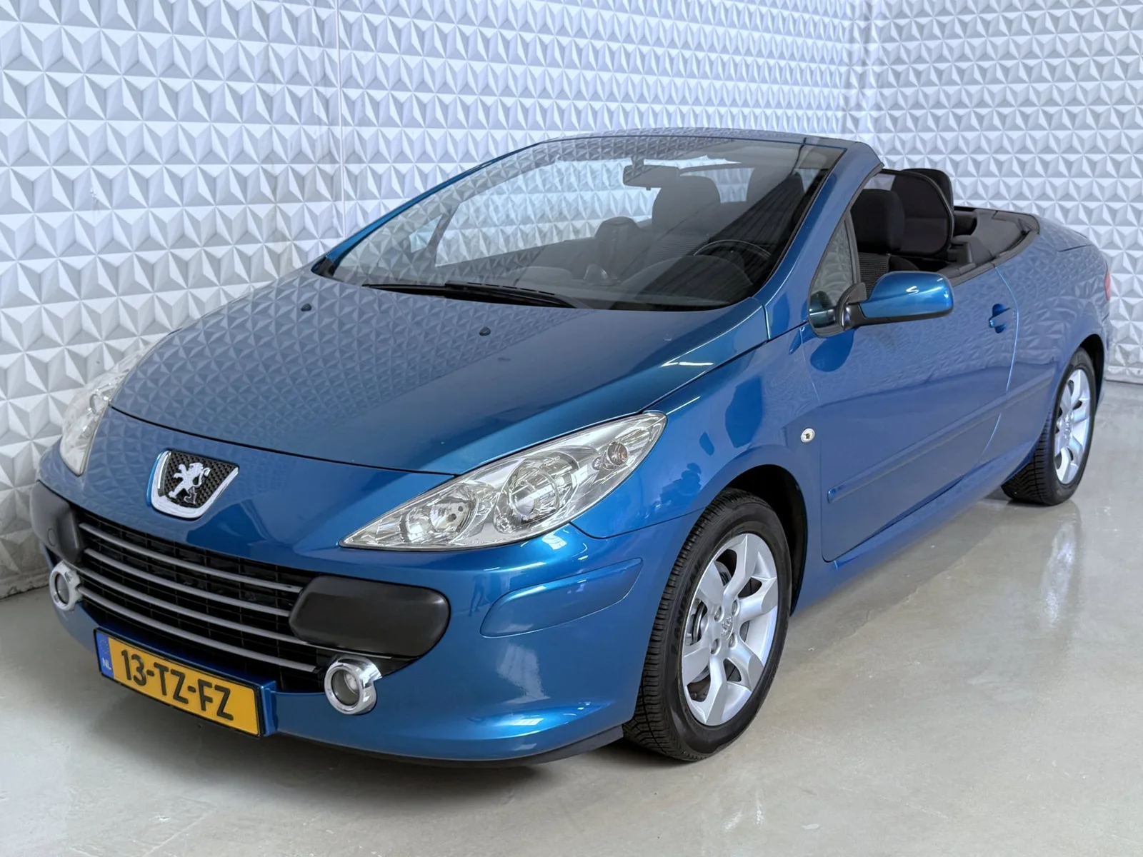 Peugeot 307 CC (2007) — foto 1