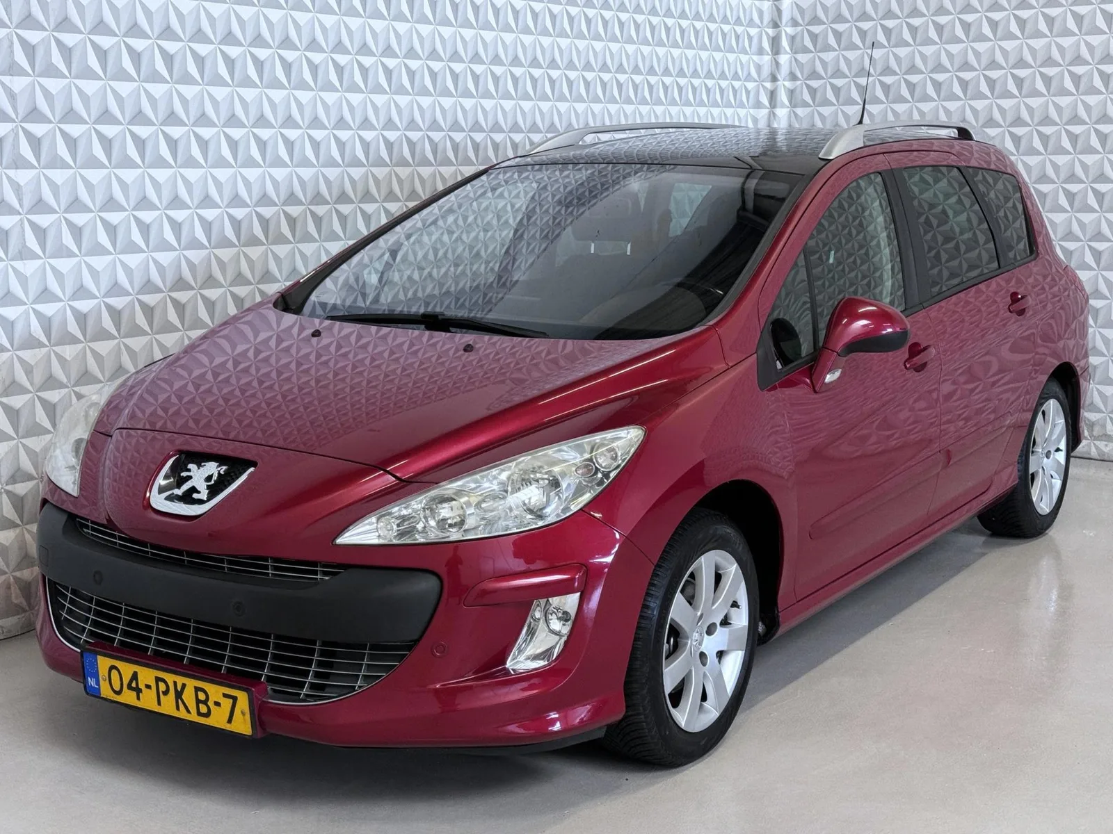 Peugeot 308 (2011) — foto 1