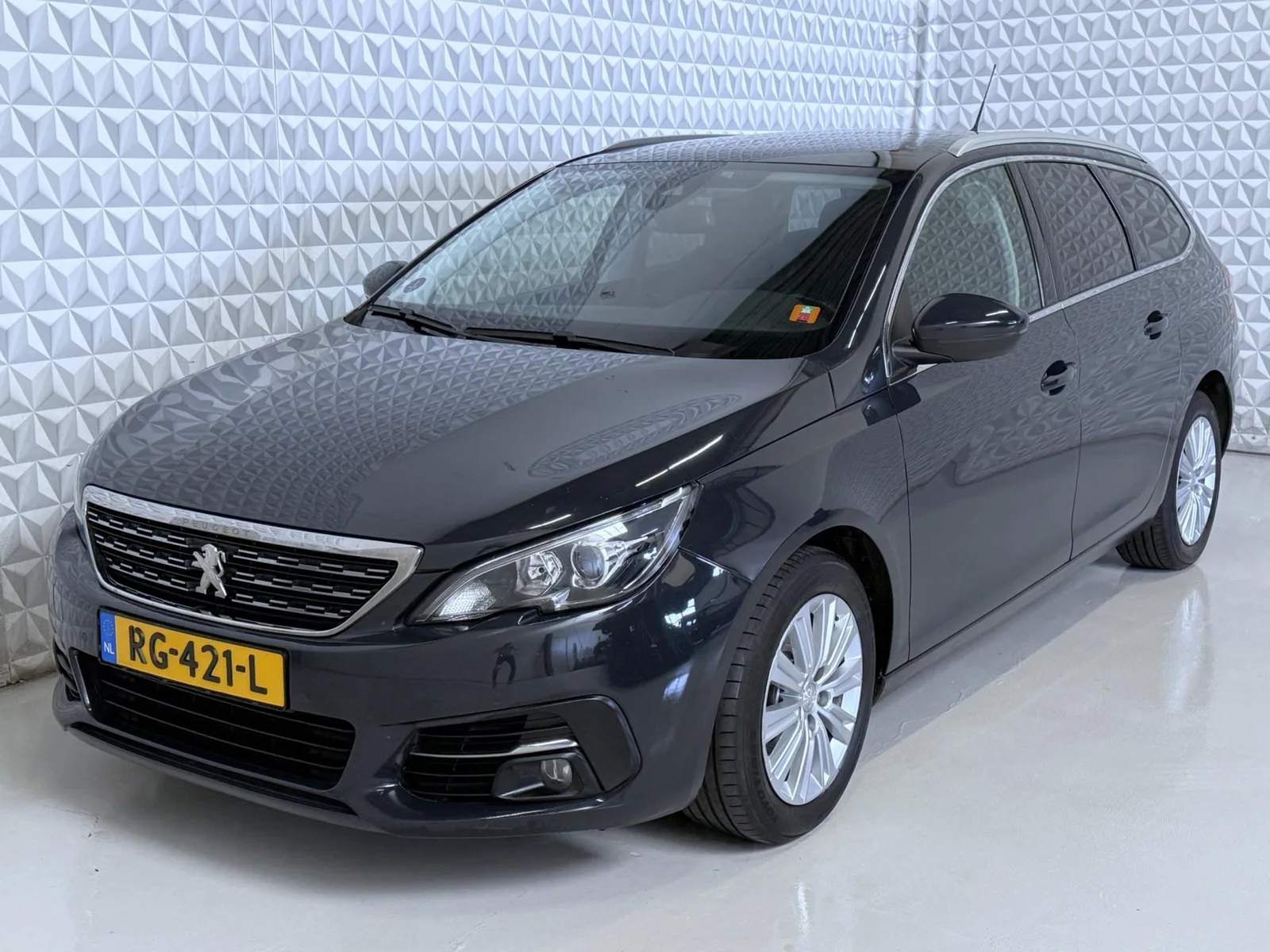 Peugeot 308 (2017) — foto 1
