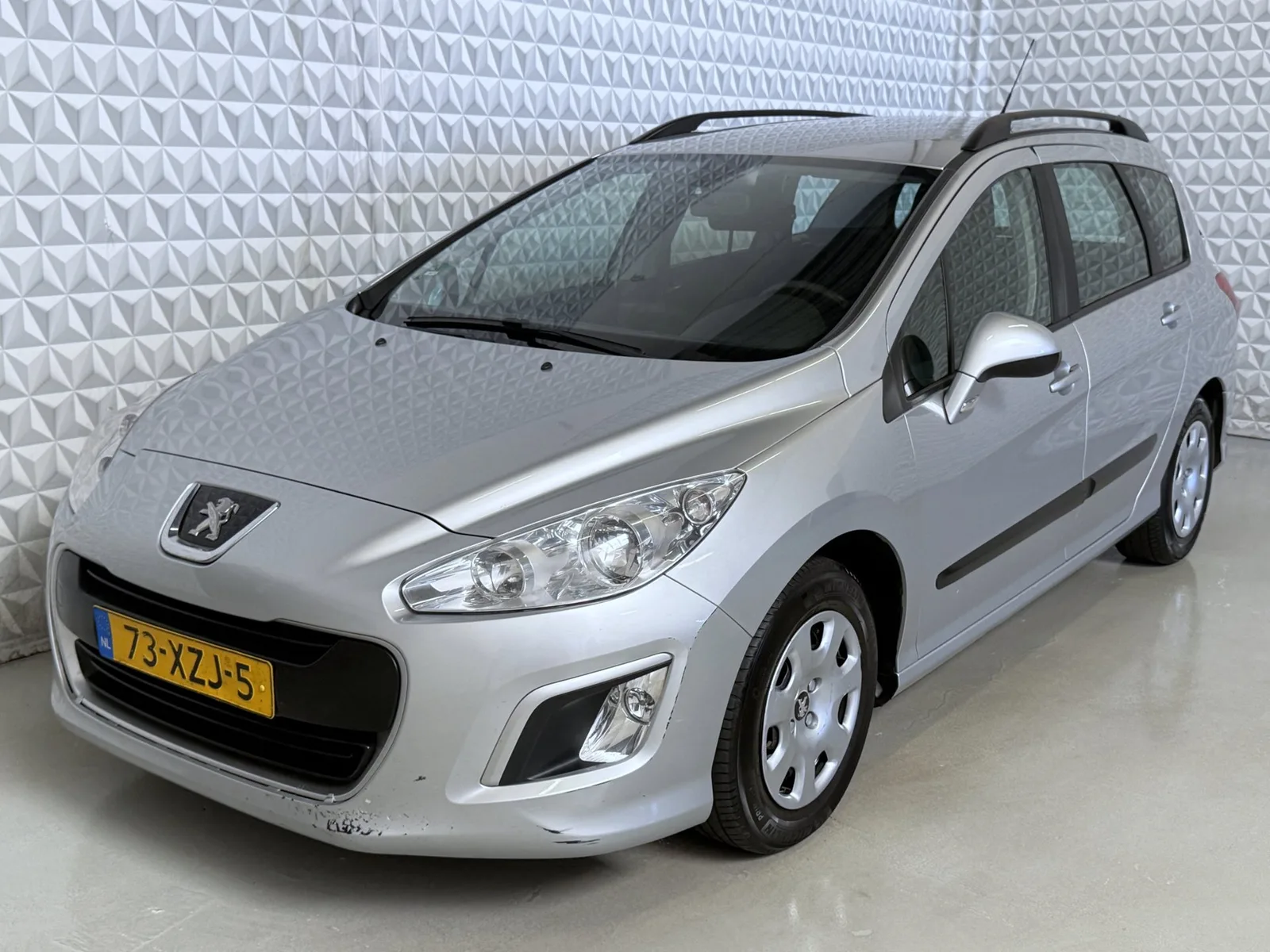 Peugeot 308 (2012) — foto 1