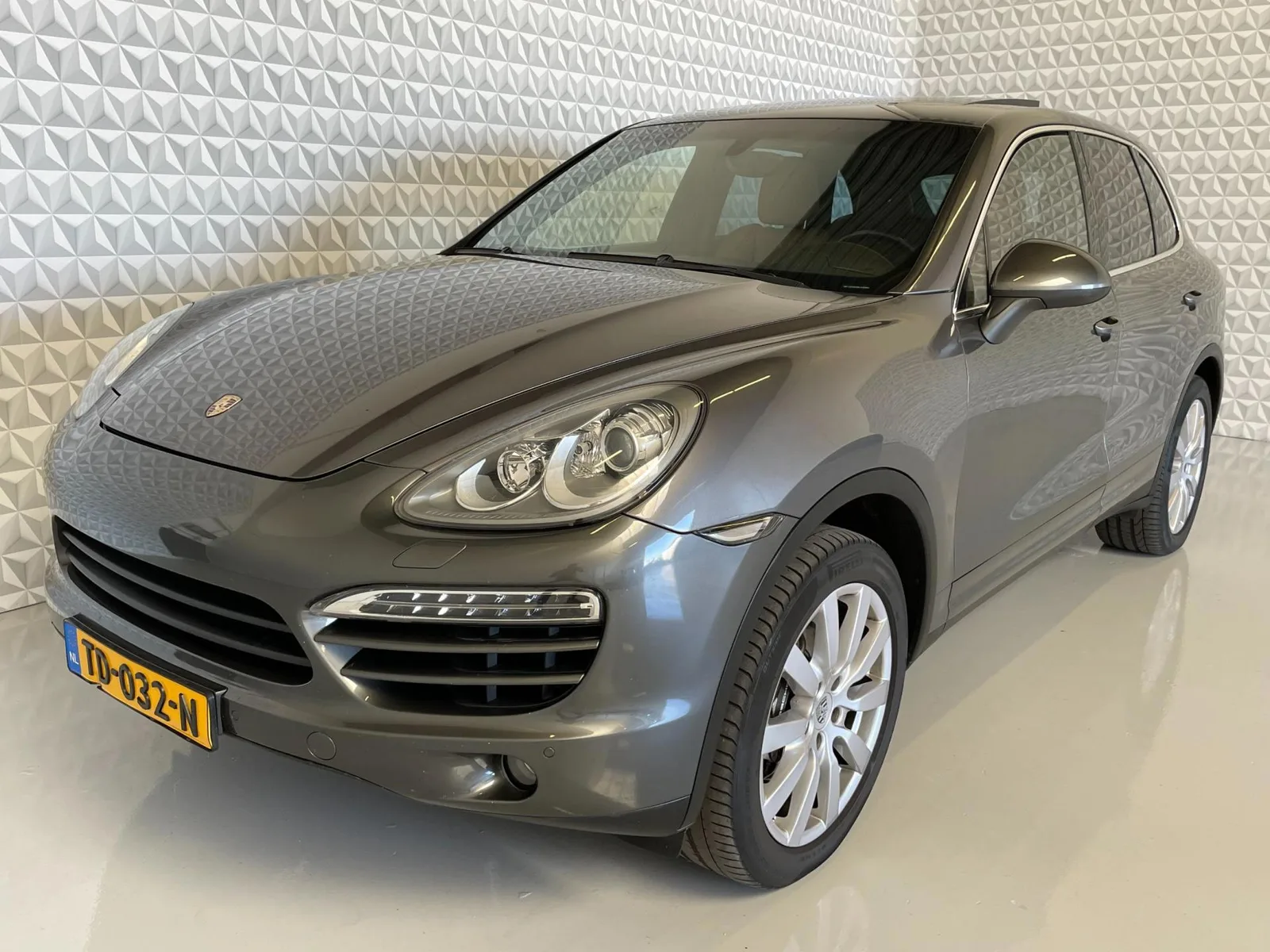 Porsche Cayenne (2011) — foto 1