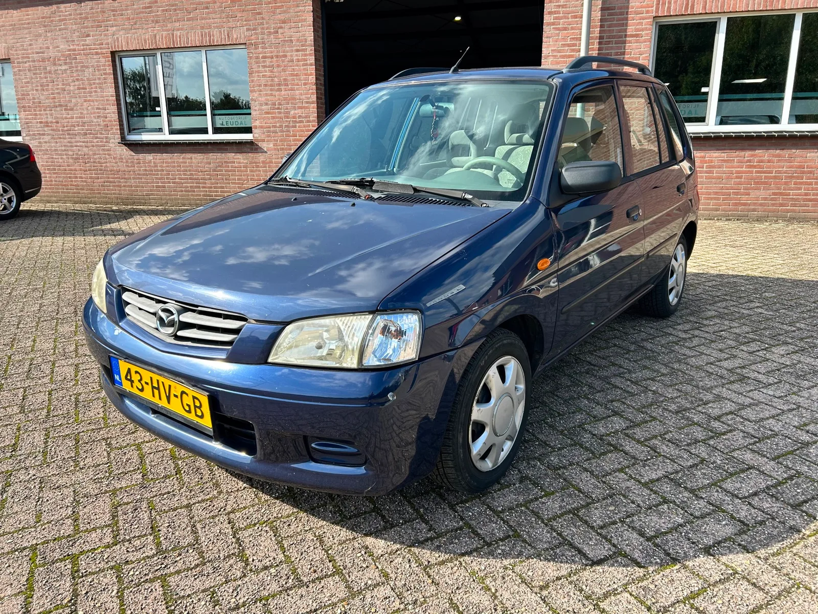 Mazda Demio (2002) — foto 1