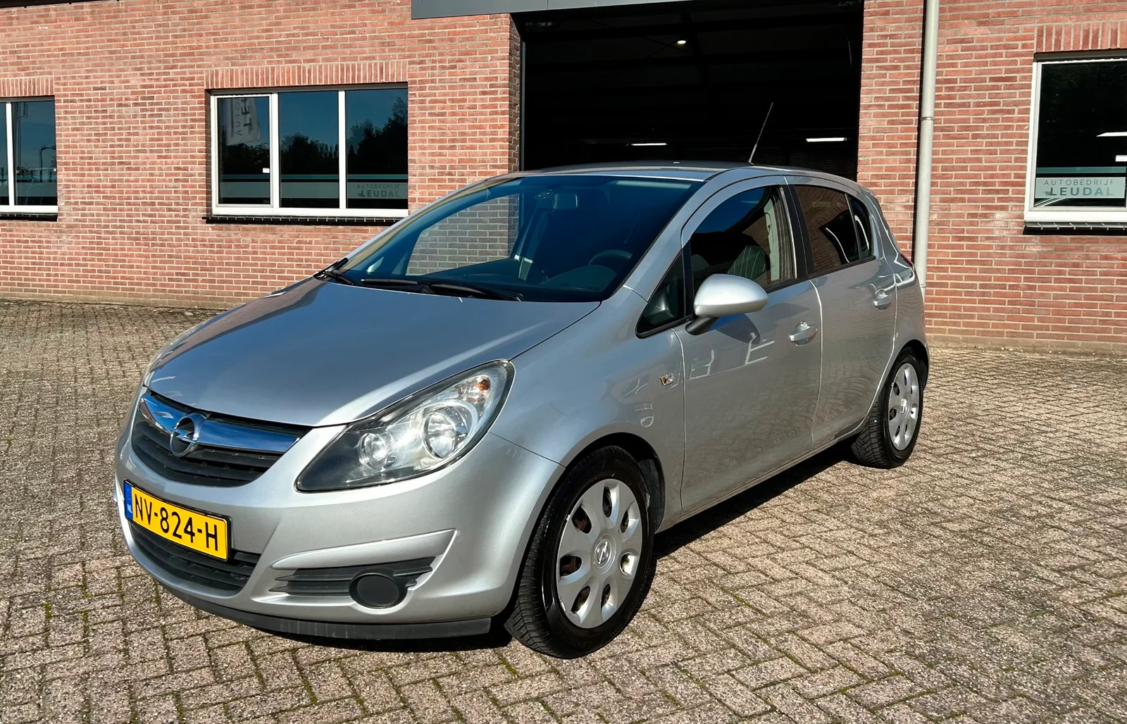 Opel Corsa (2011) — foto 1