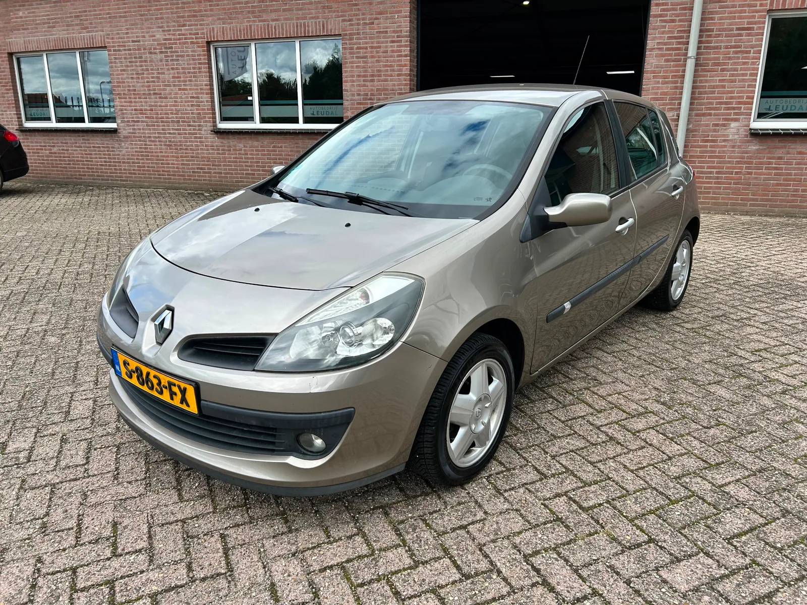 Renault Clio (2009) — foto 1