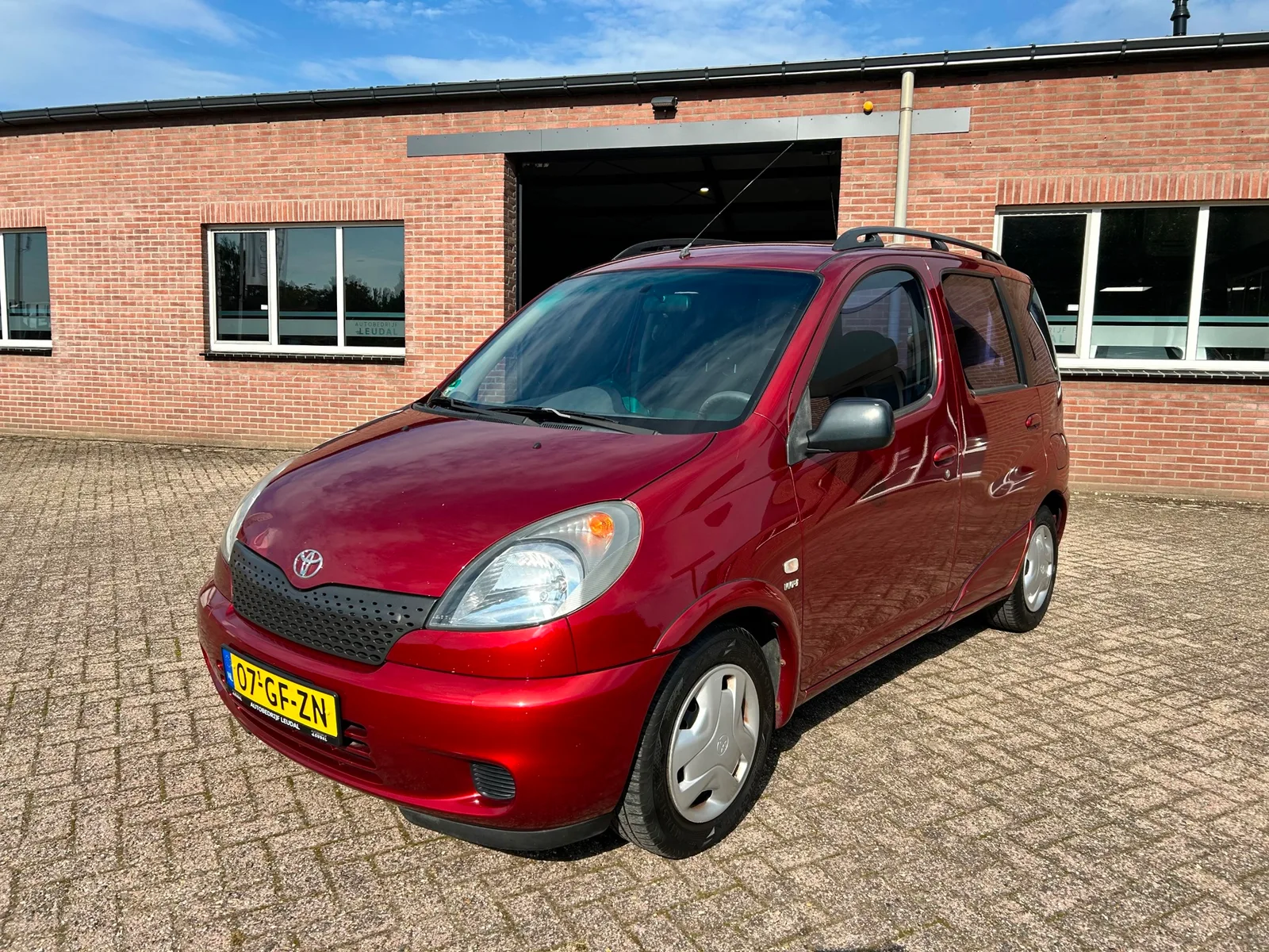 Toyota Yaris Verso (2000) — foto 1