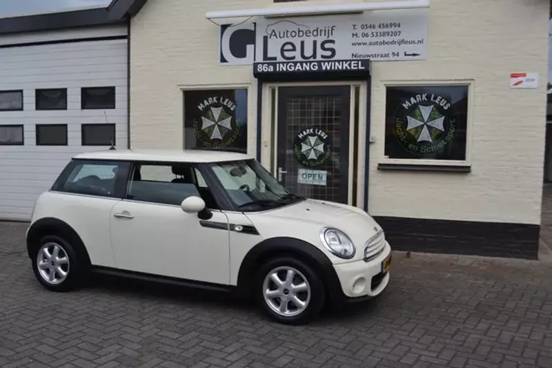 MINI One (2011)