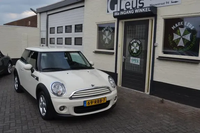 MINI One (2011)
