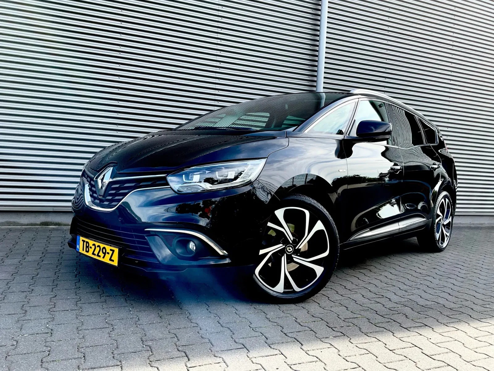 Renault Grand Scénic (2018) — foto 1