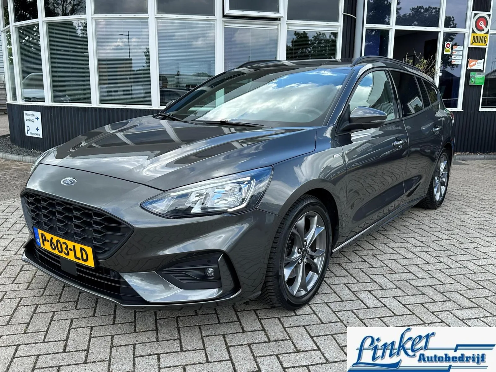 Ford Focus (2022) — foto 1