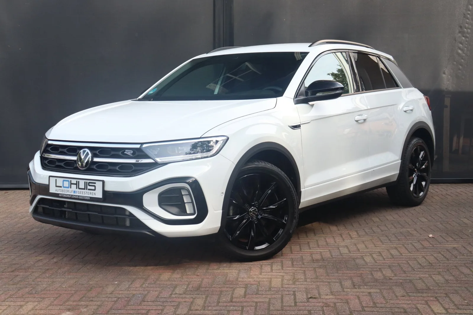 Volkswagen T-Roc (2024) — foto 1