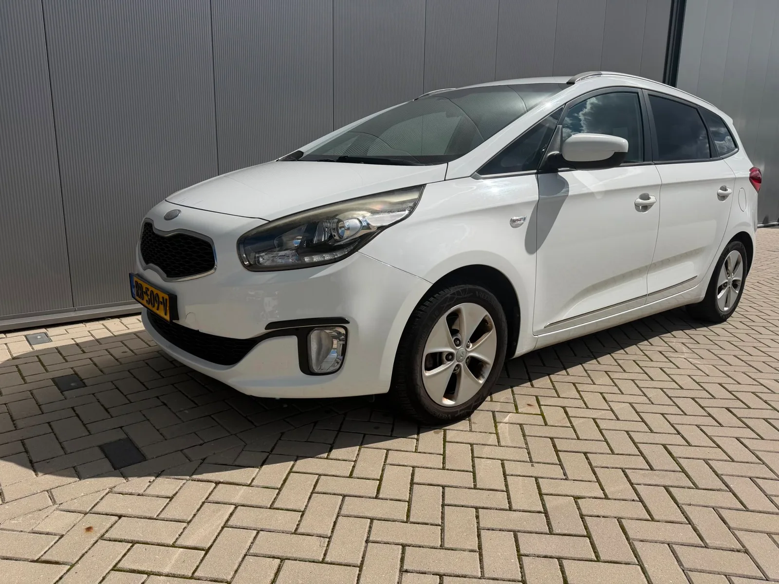 Kia Carens (2014) — foto 1