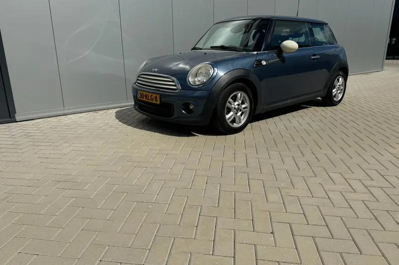 MINI One (2011)