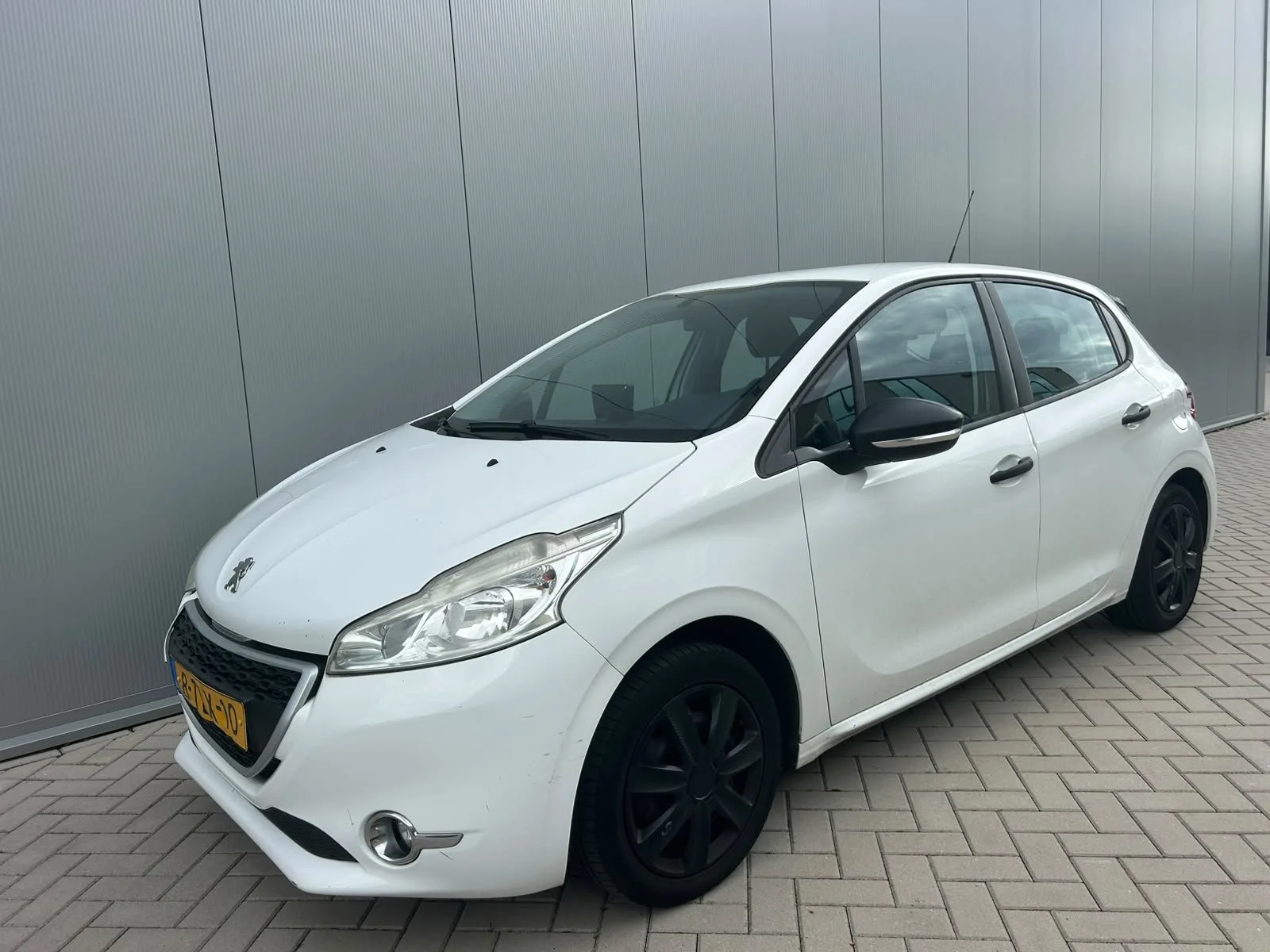 Peugeot 208 (2014) — foto 1