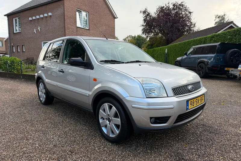 Ford Fusion (2006)