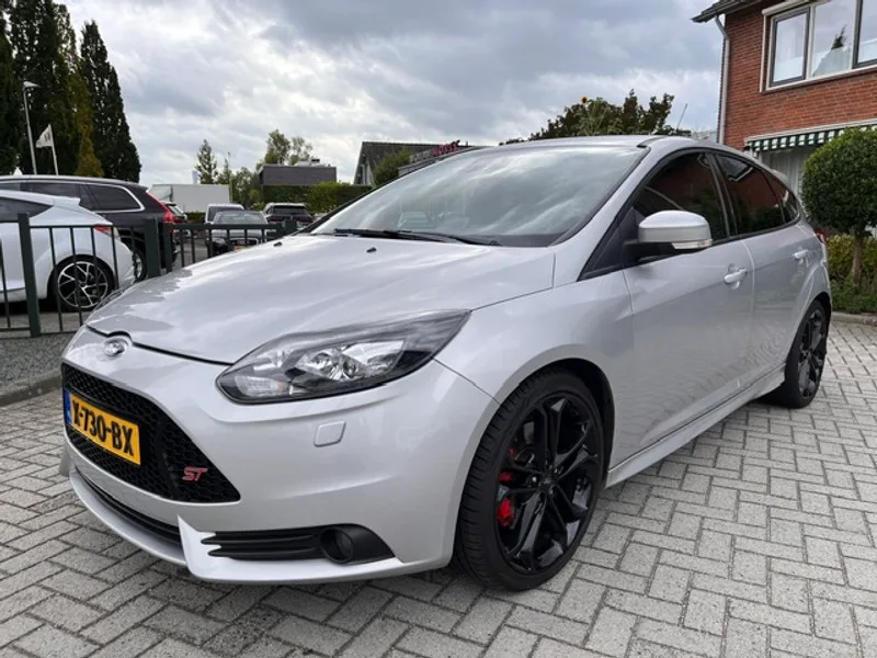 Ford Focus (2013) — foto 1