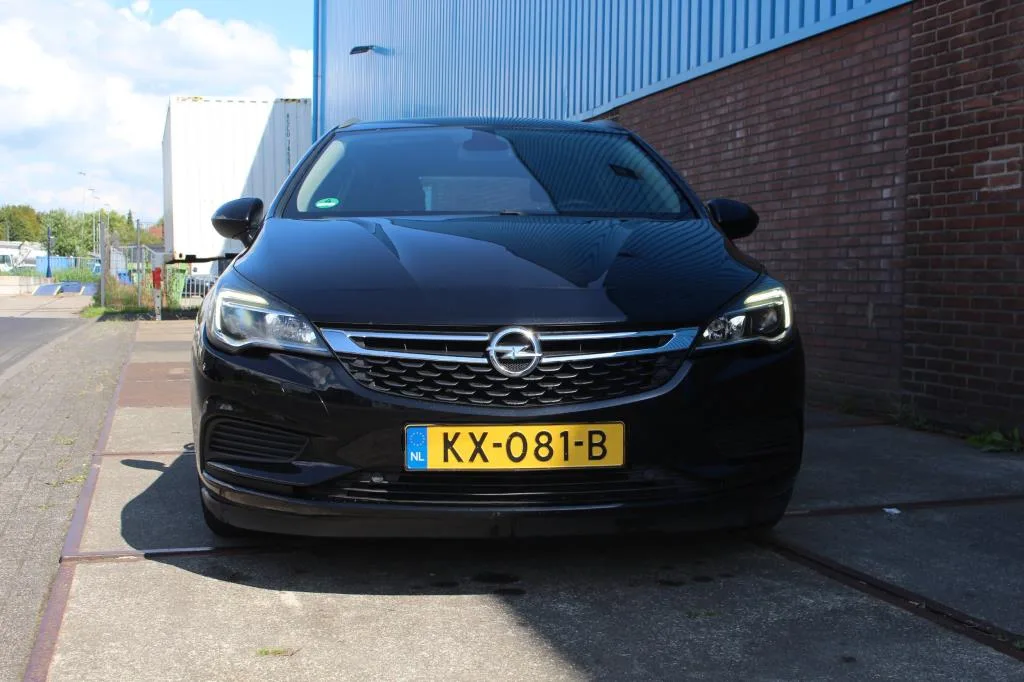 Opel Astra (2016) — foto 1