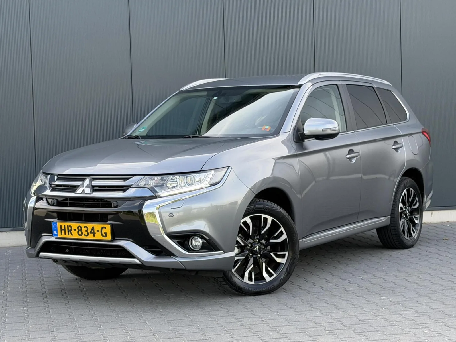 Mitsubishi Outlander (2015) — foto 1