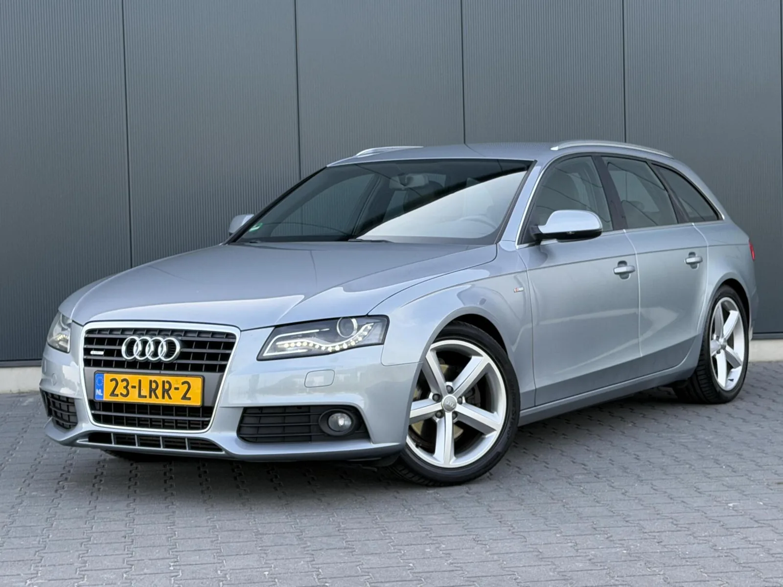 Audi A4 (2010) — foto 1