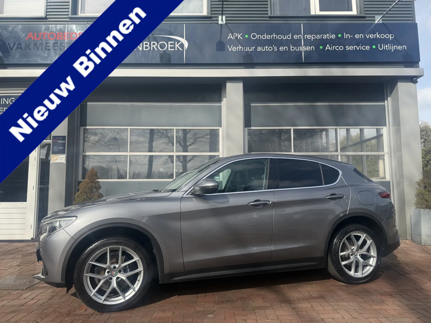 Alfa Romeo Stelvio (2017) — foto 1