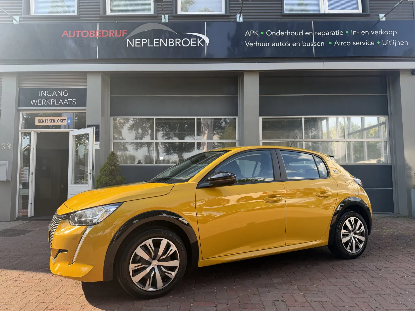Peugeot e-208 (2022) — foto 1