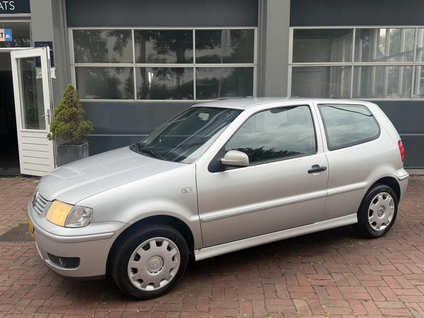 Volkswagen Polo (2001) — foto 1