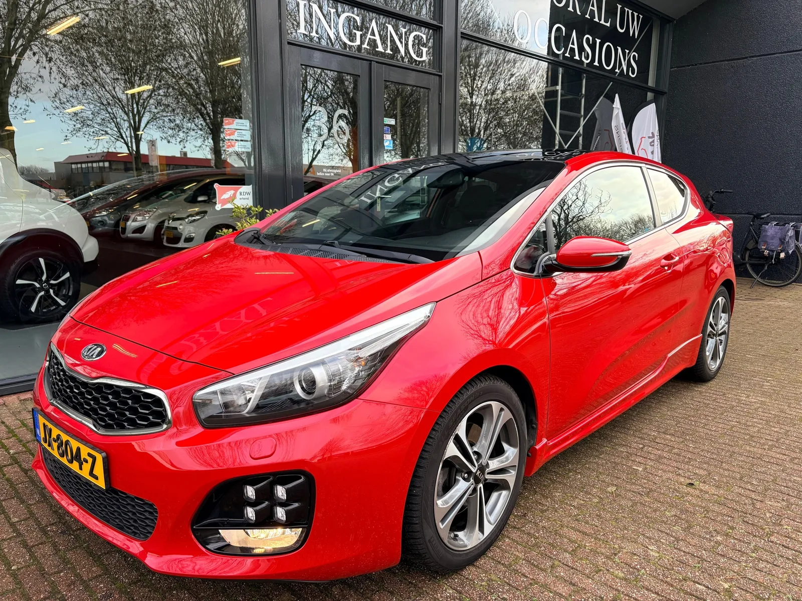 Kia Pro Cee'd (2016) — foto 1