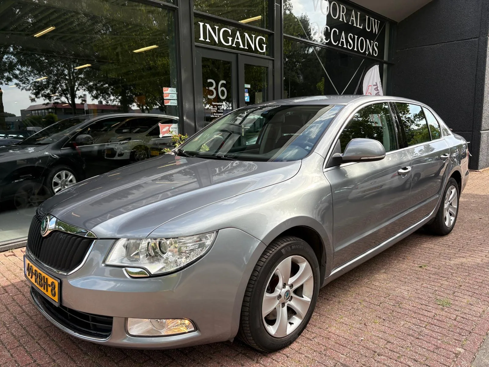 Škoda Superb (2011) — foto 1