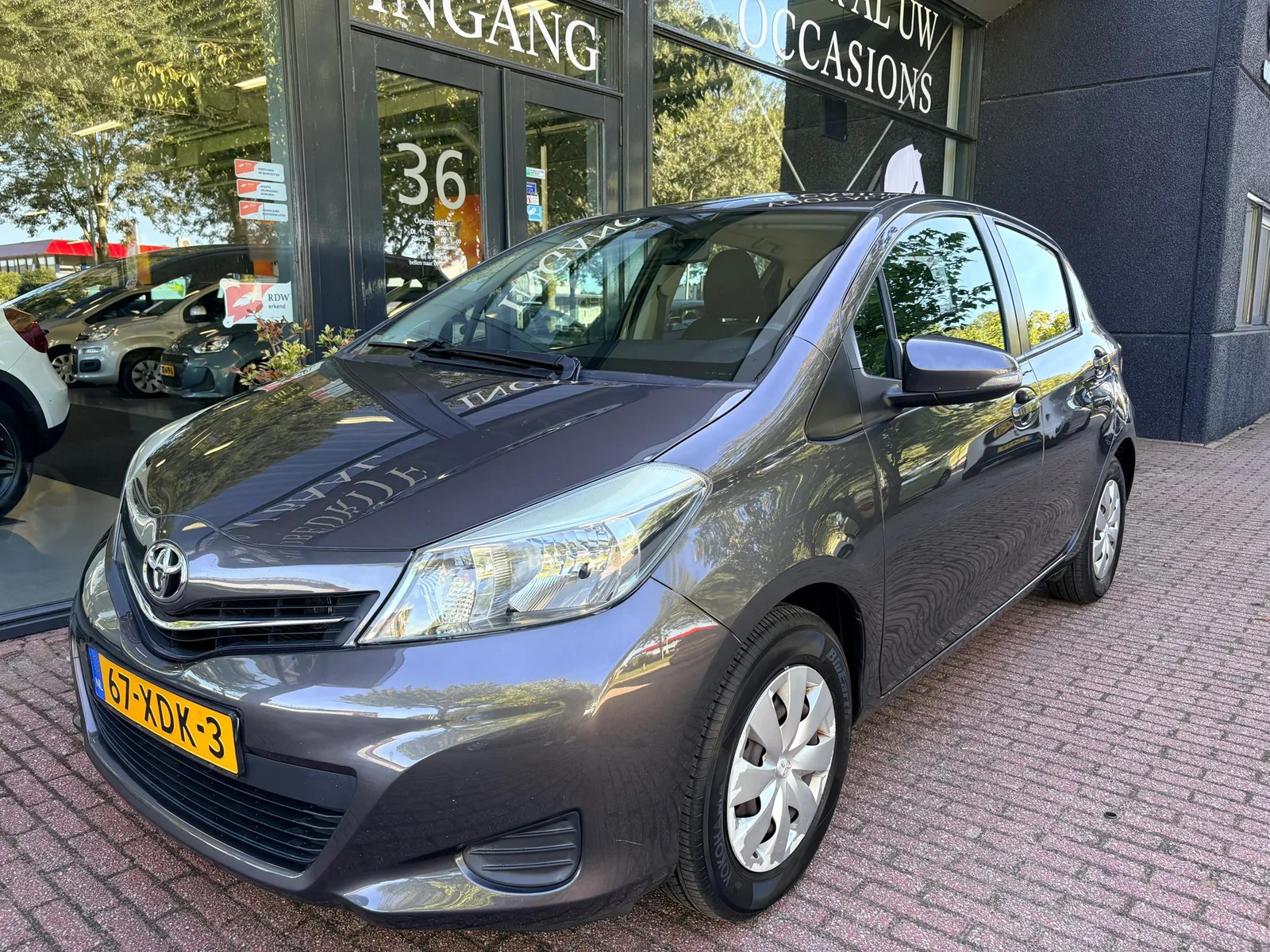 Toyota Yaris (2012) — foto 1
