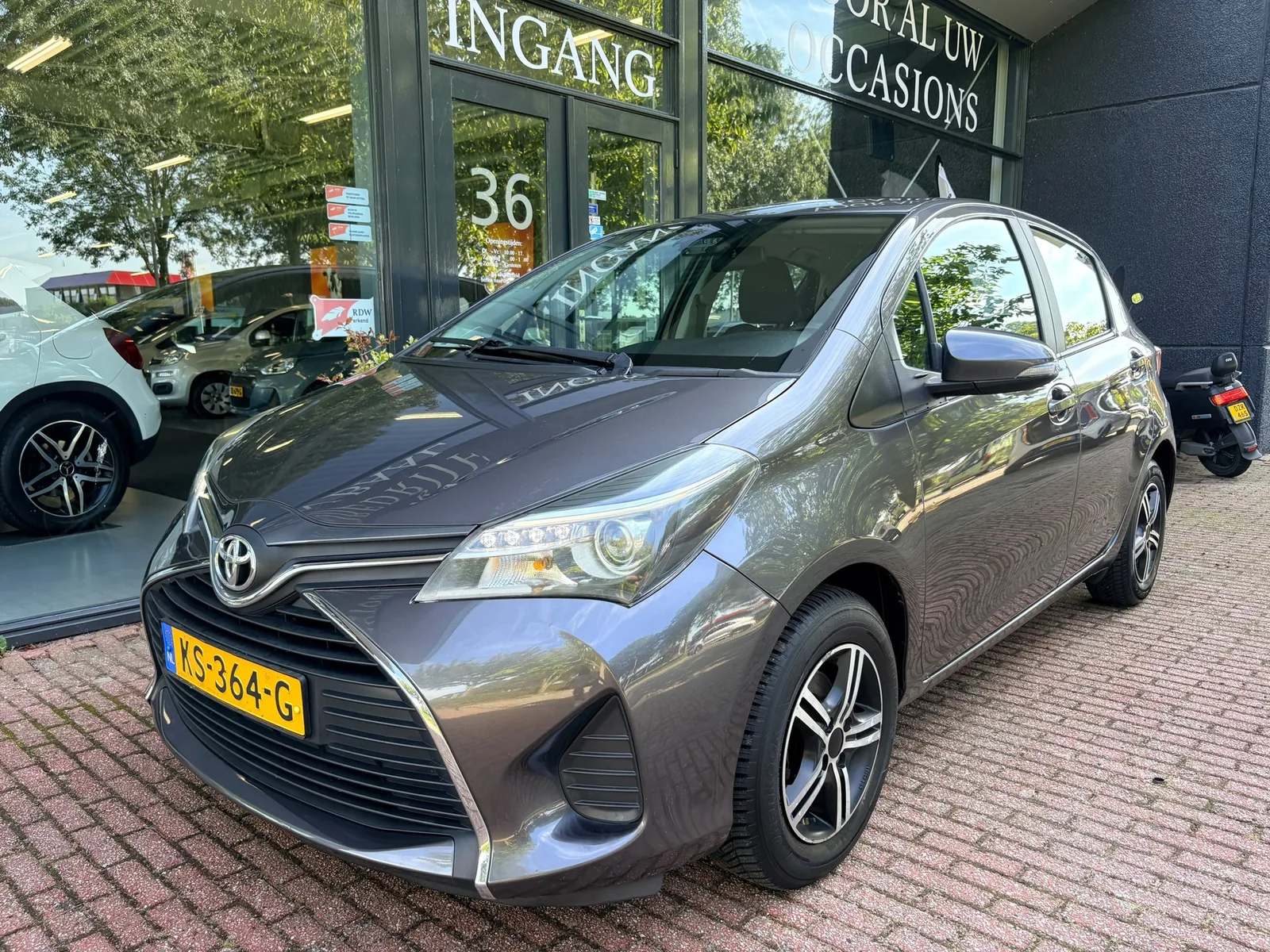 Toyota Yaris (2016) — foto 1