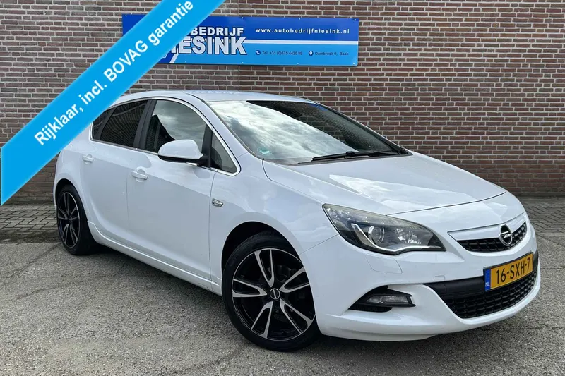 Opel Astra (2011)