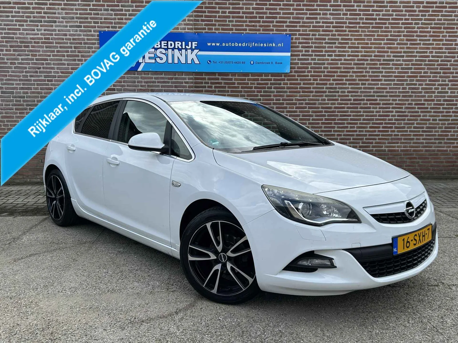 Opel Astra (2011) — foto 1