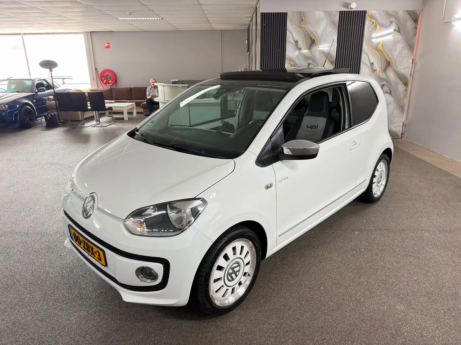 Volkswagen Up! (2012) — foto 1