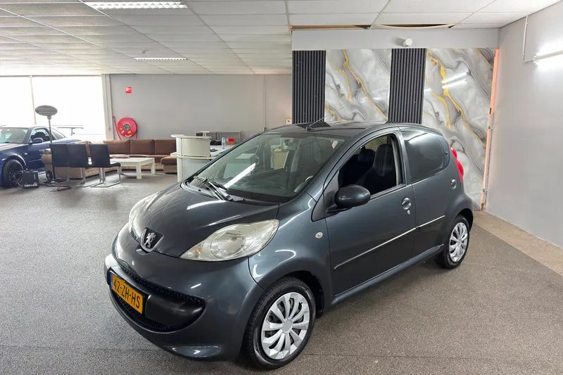 Peugeot 107 (2008)