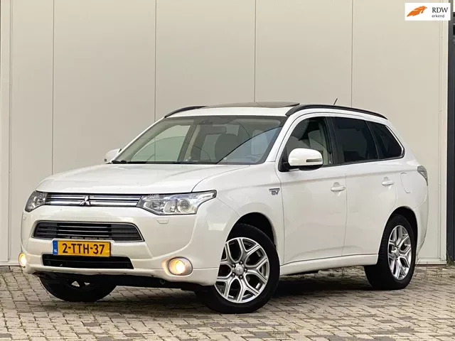 Mitsubishi Outlander (2014) — foto 1