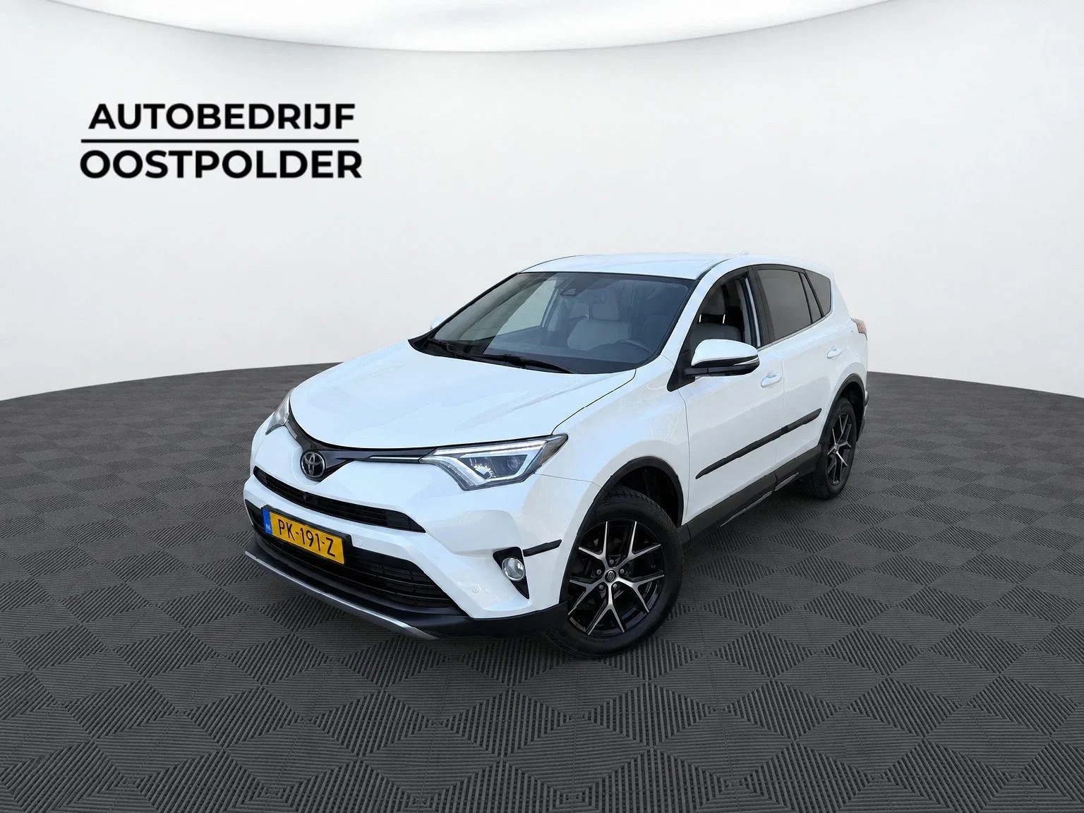 Toyota RAV4 (2017) — foto 1