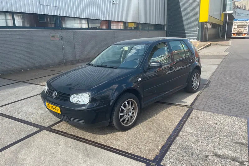 Volkswagen Golf (2002)