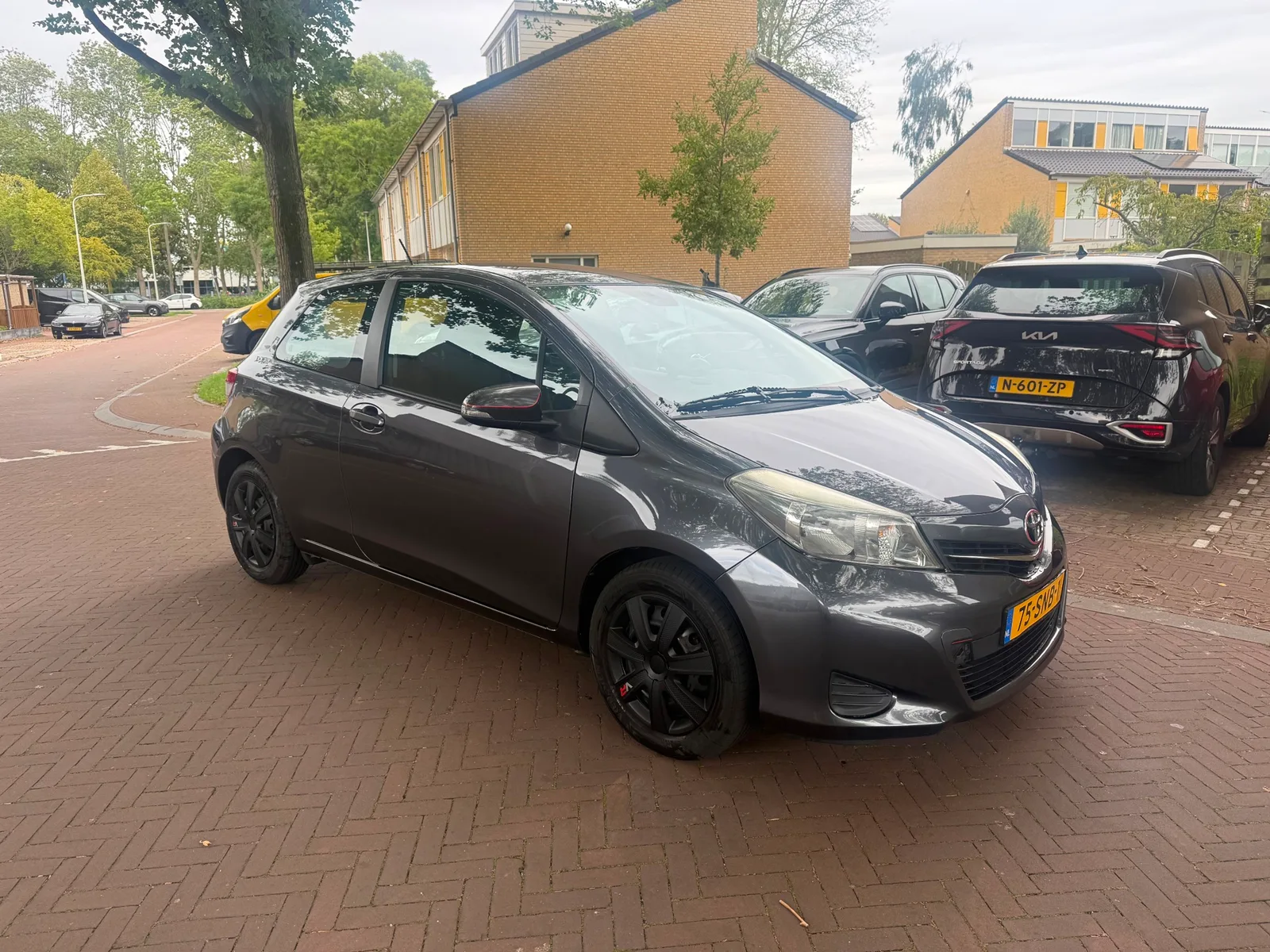 Toyota Yaris (2011) — foto 1