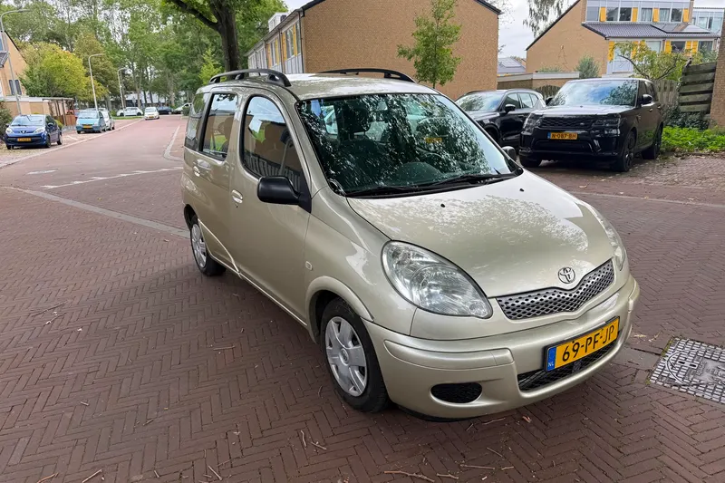 Toyota Yaris Verso (2003)