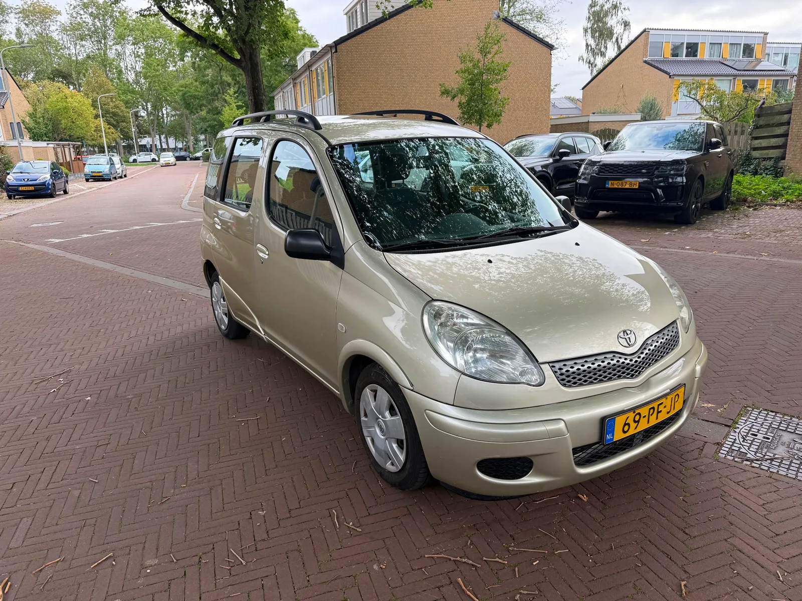 Toyota Yaris Verso (2003) — foto 1