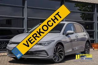 Volkswagen Golf (2023) — foto 1