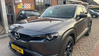 Mazda MX-30 (2020) — foto 1