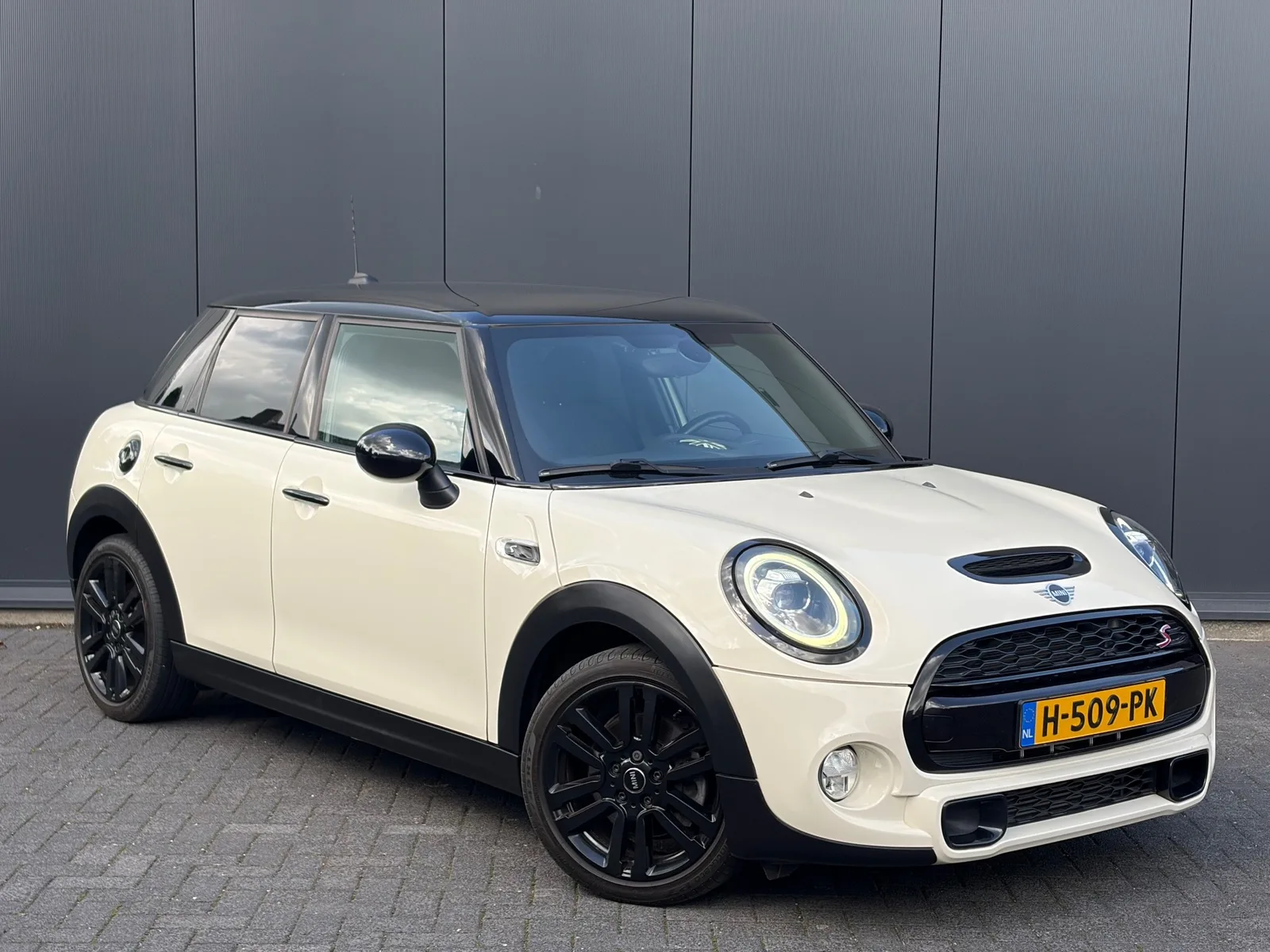 MINI Cooper S (2019) — foto 1