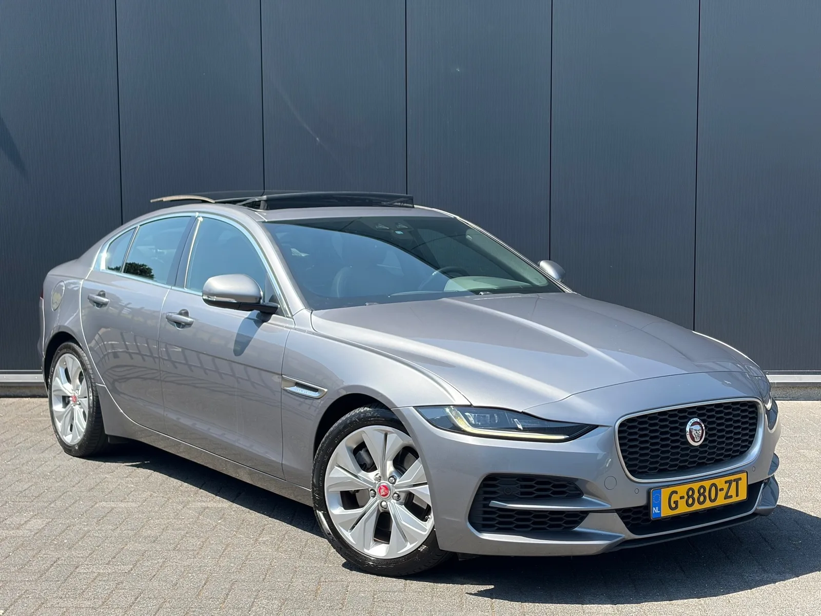 Jaguar XE (2020) — foto 1