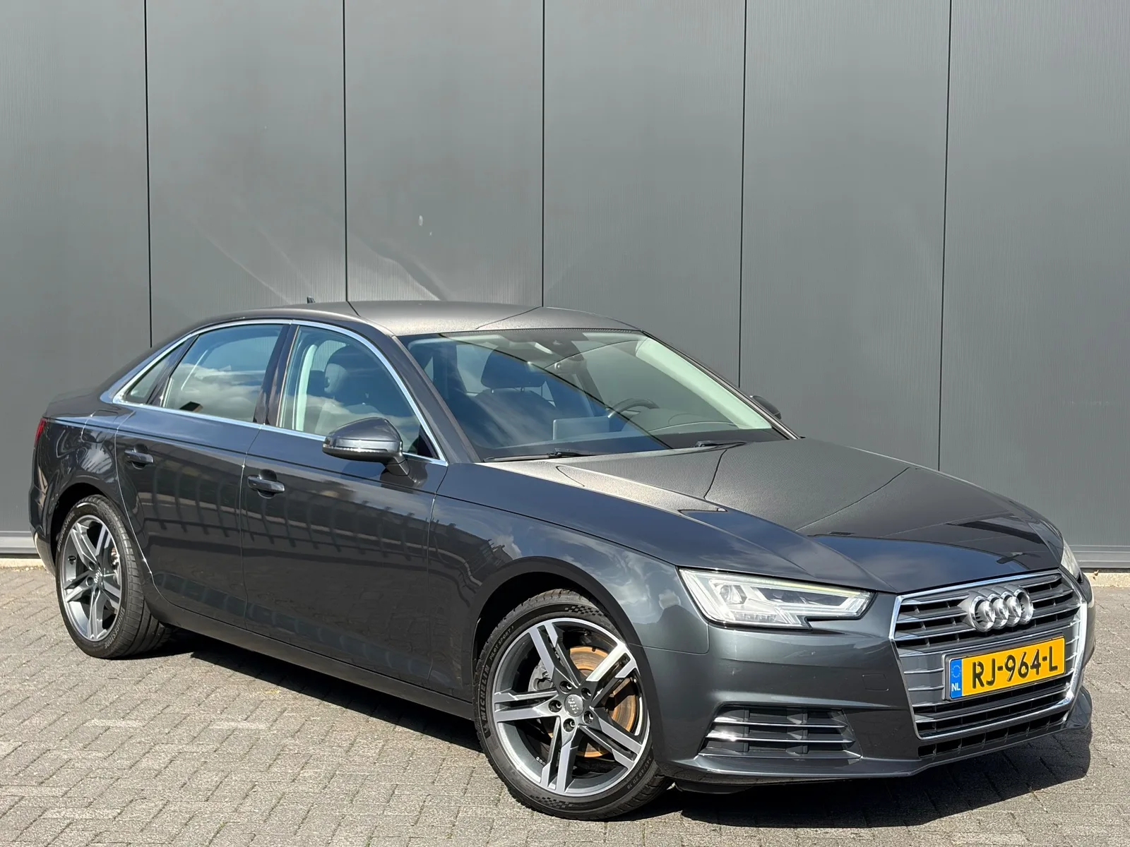 Audi A4 (2017) — foto 1