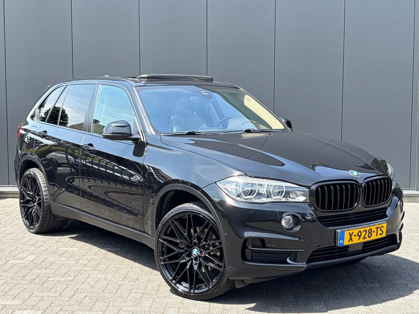 BMW X5 (2017) — foto 1