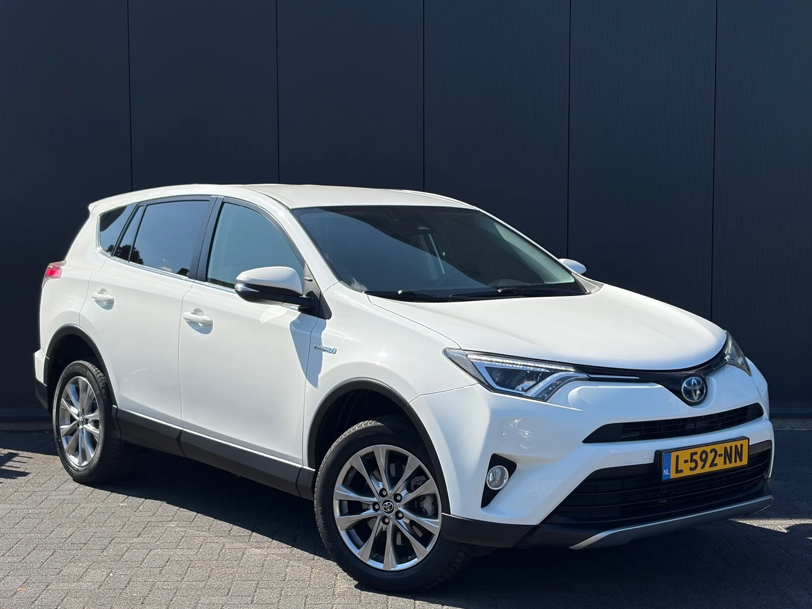 Toyota RAV4 (2016) — foto 1