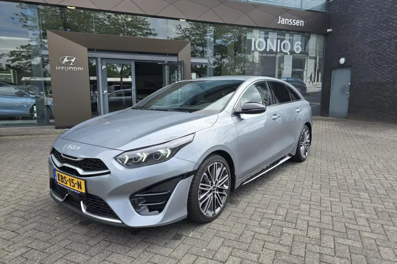 Kia ProCeed (2024)