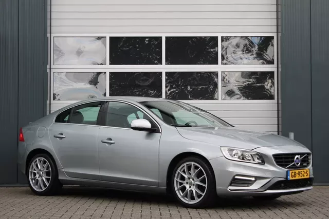 Volvo S60 (2015) — foto 1