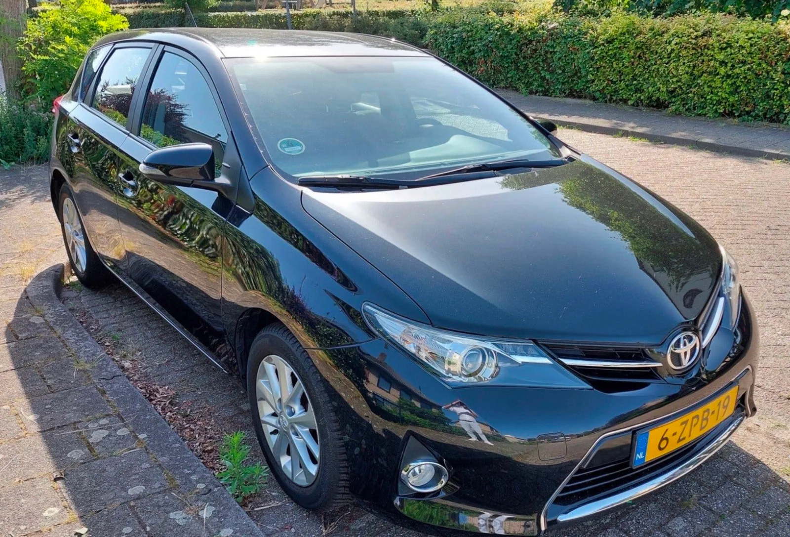 Toyota Auris (2015) — foto 1