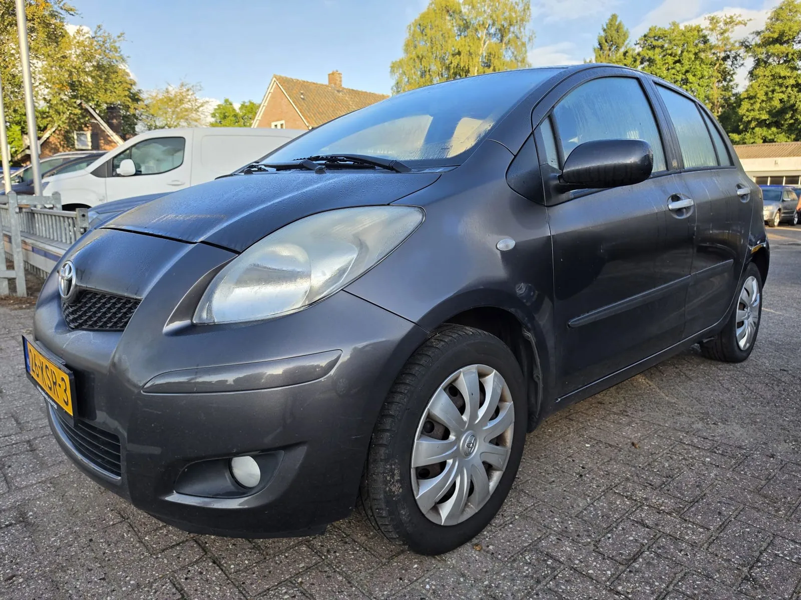Toyota Yaris (2010) — foto 1